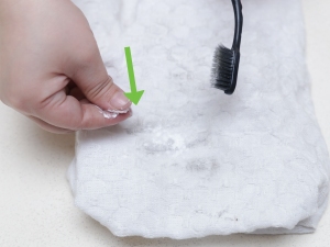 Tips to remove fresh stains ( oil stain, ink stain, sweat stain )